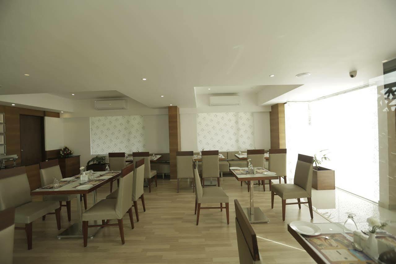 Park Connect Hotel Kochi Exterior photo
