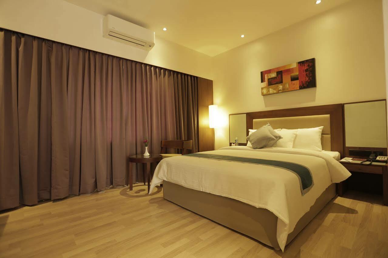 Park Connect Hotel Kochi Exterior photo